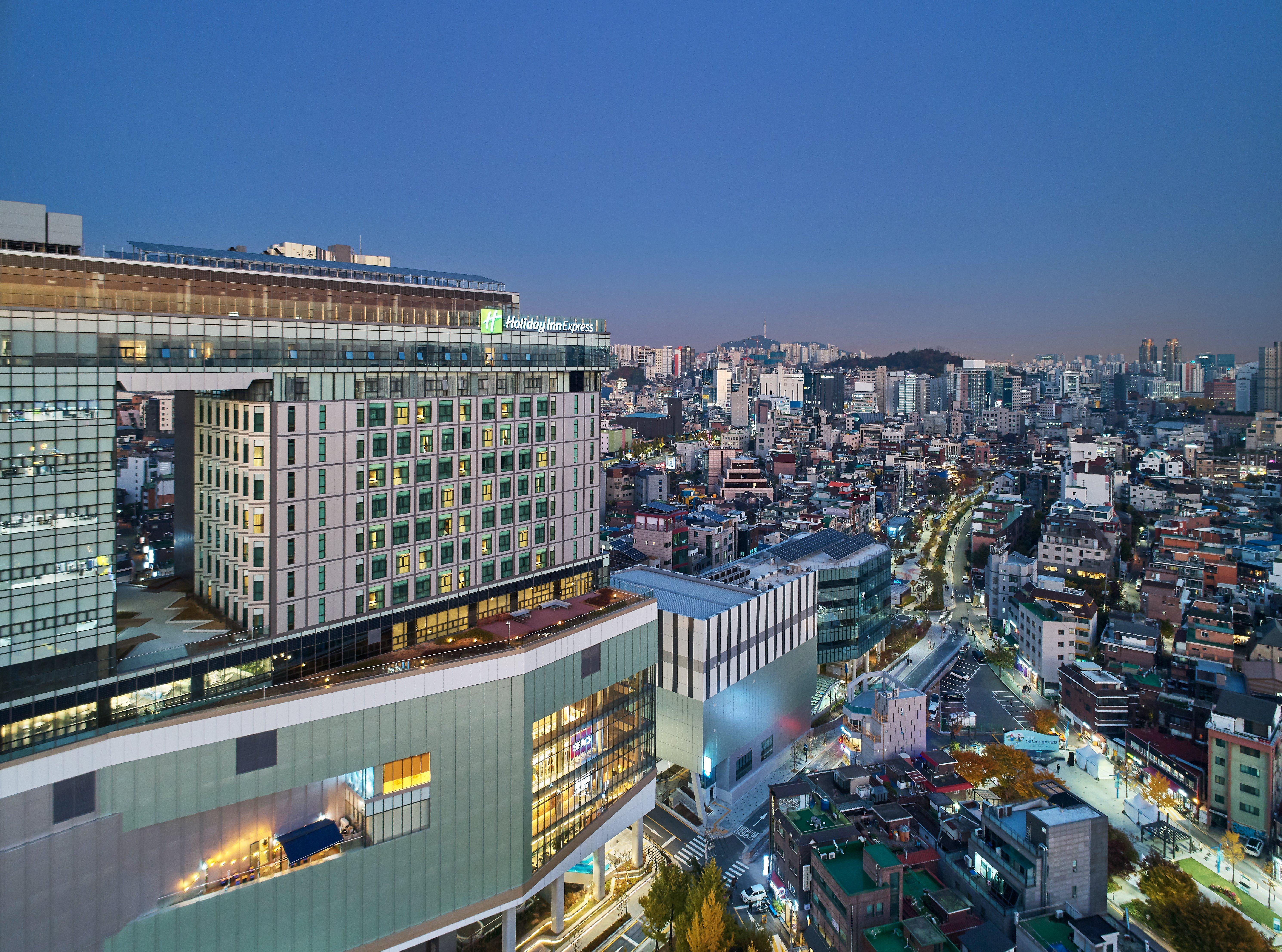 Holiday Inn Express Seoul Hongdae, An Ihg Hotel Zewnętrze zdjęcie